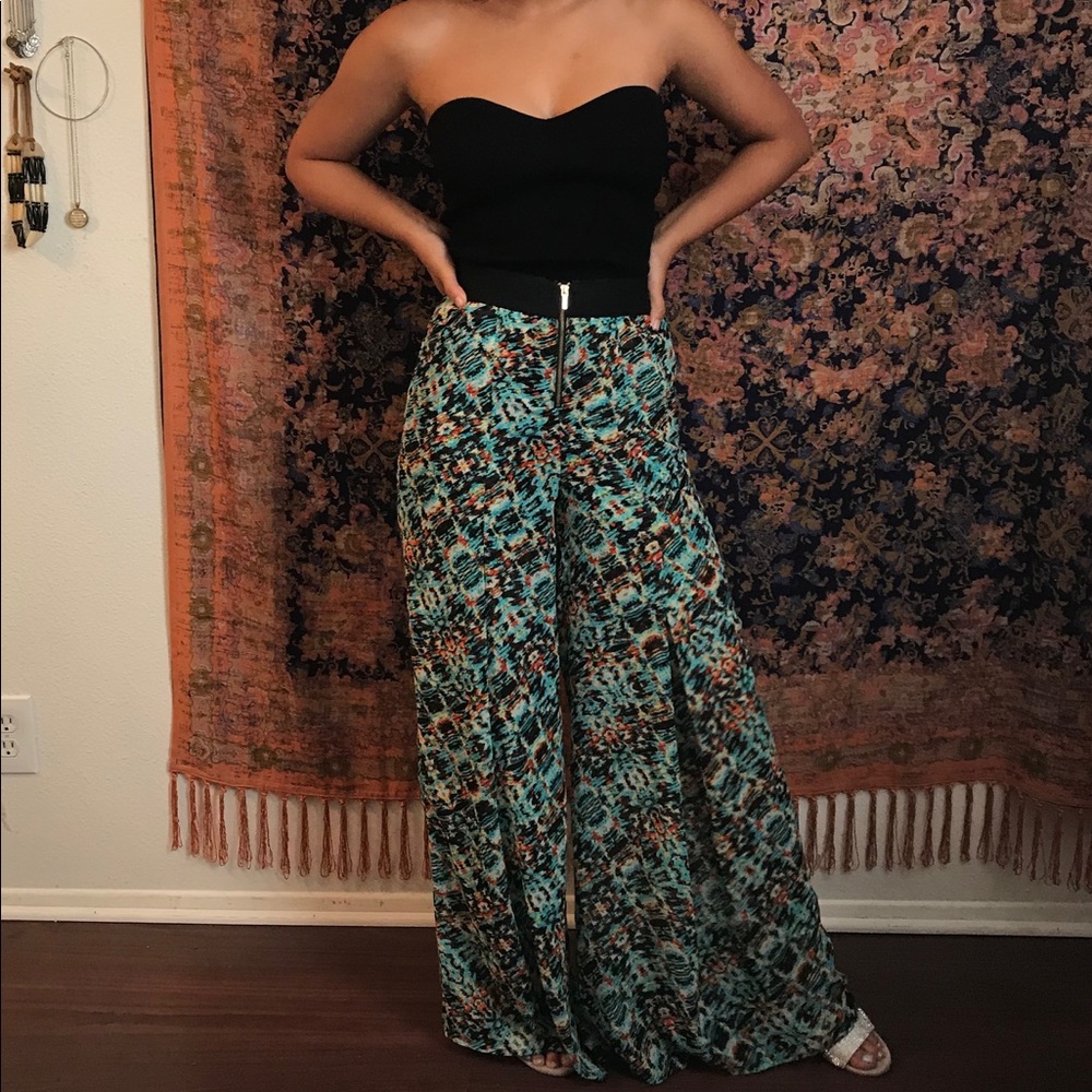 Flowy wide-leg pants